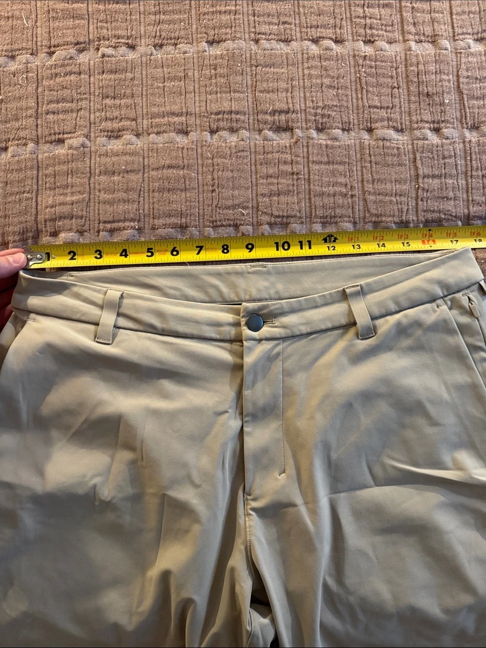 Lululemon ABC Classic Fit Shorts 7” Inseam in Khaki